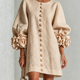 Amara - Mini Robe Elegante com Botões Florais
