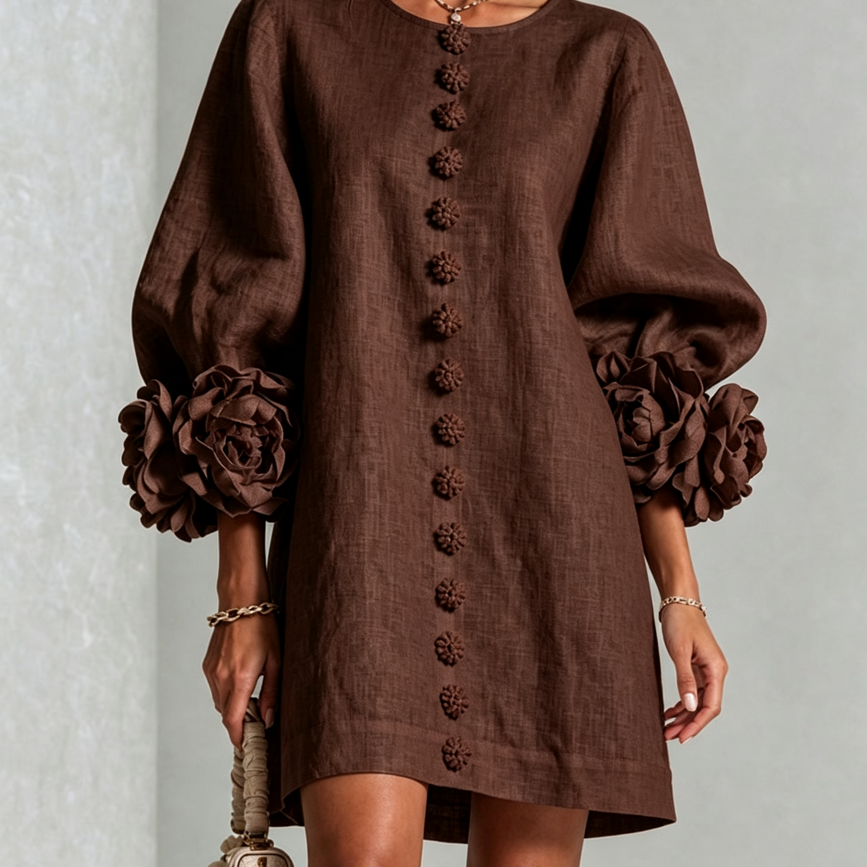 Amara - Mini Robe Elegante com Botões Florais