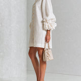 Amara - Mini Robe Elegante com Botões Florais