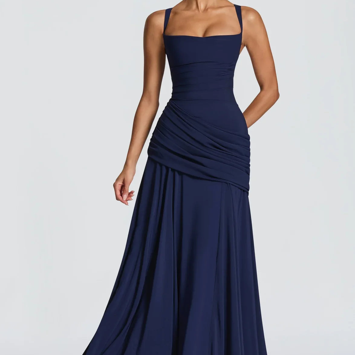 Valentina - Vestido maxi com decote em coração e franzido assimétrico